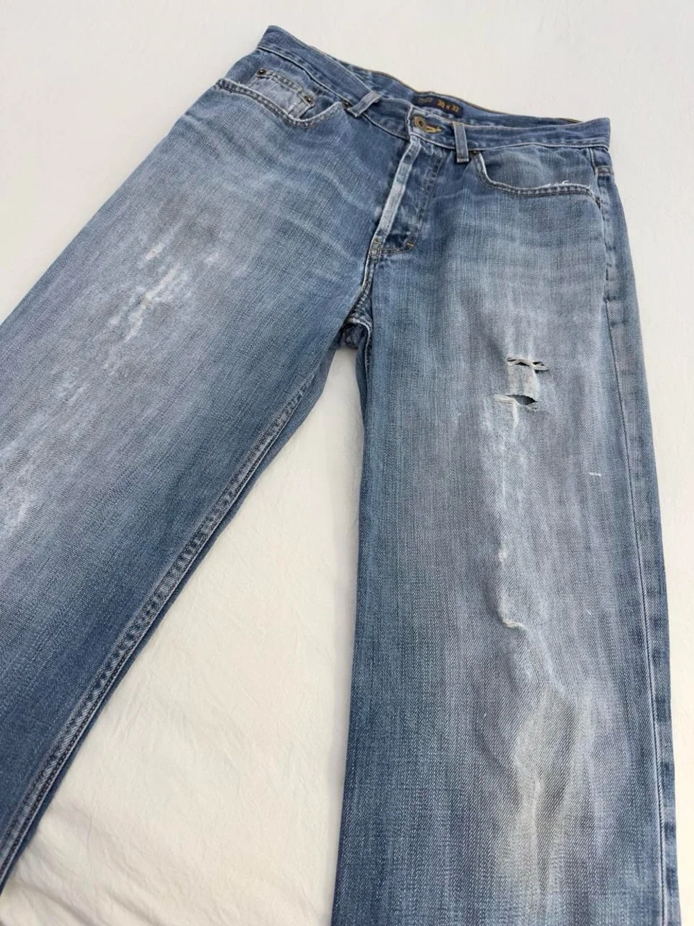 Distressed Straight Leg Jeans